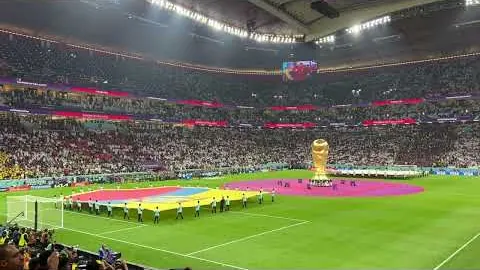 詹姆斯40+8助湖人击败开拓者，里夫斯狂砍32分