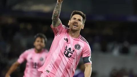 新华评论：旅客购票改革传递温馨关怀